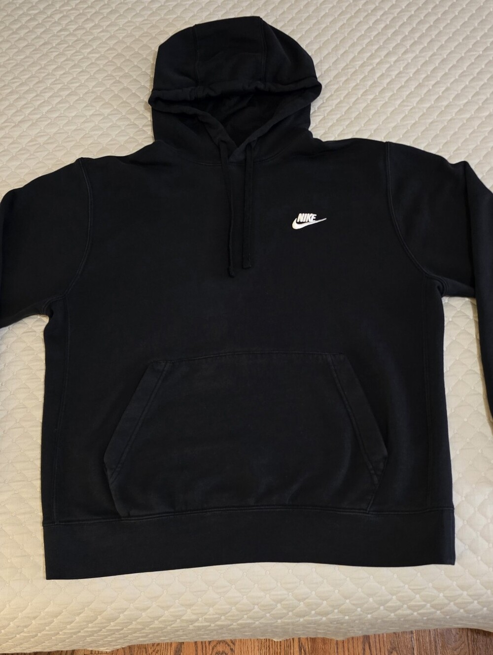 Lg - Nike Men’s Black Crewneck Hoodie with White Swoosh. (PRISTINE CONDITION)